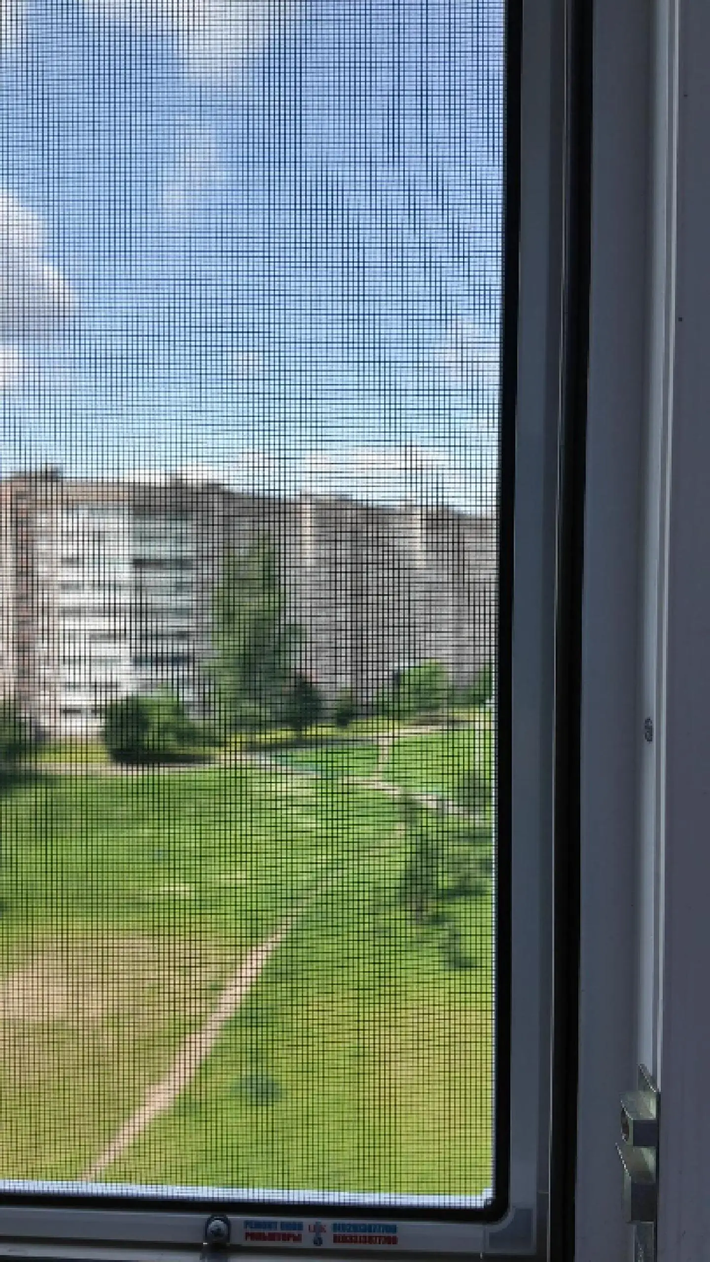 Рамочная москитная сетка в проёме на Сухарево