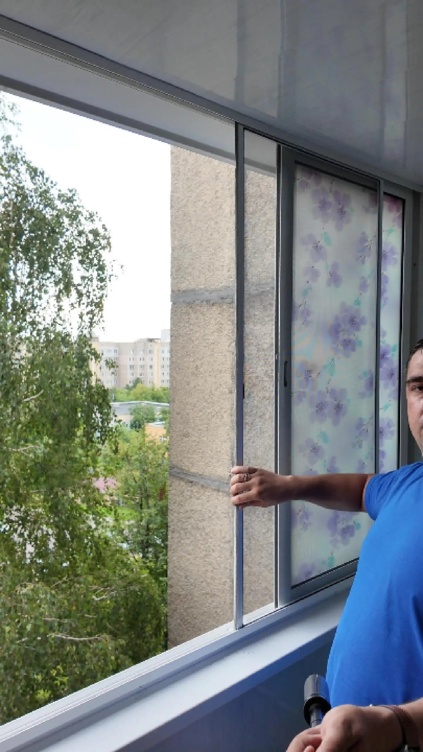 Две раздвижные москитные сетки на одной направляющей в Уручье